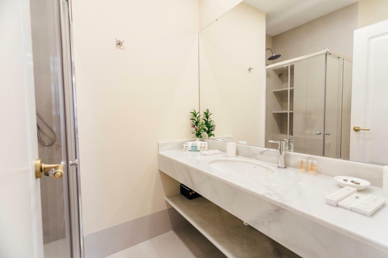 Stylish And Wide- 3Bdr 3Bth- Los Remedios Sevilha Exterior foto