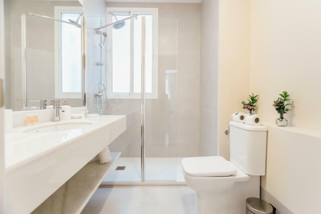 Stylish And Wide- 3Bdr 3Bth- Los Remedios Sevilha Exterior foto